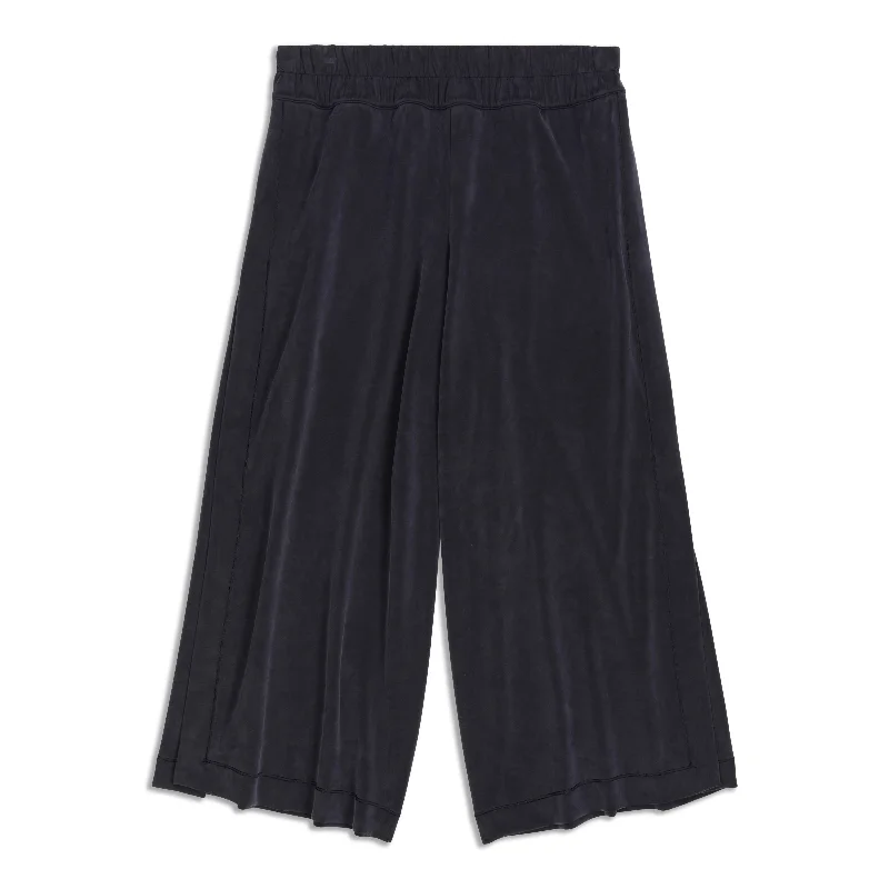 club sleek pants -Seek Softness Mid Rise Crop - Resale