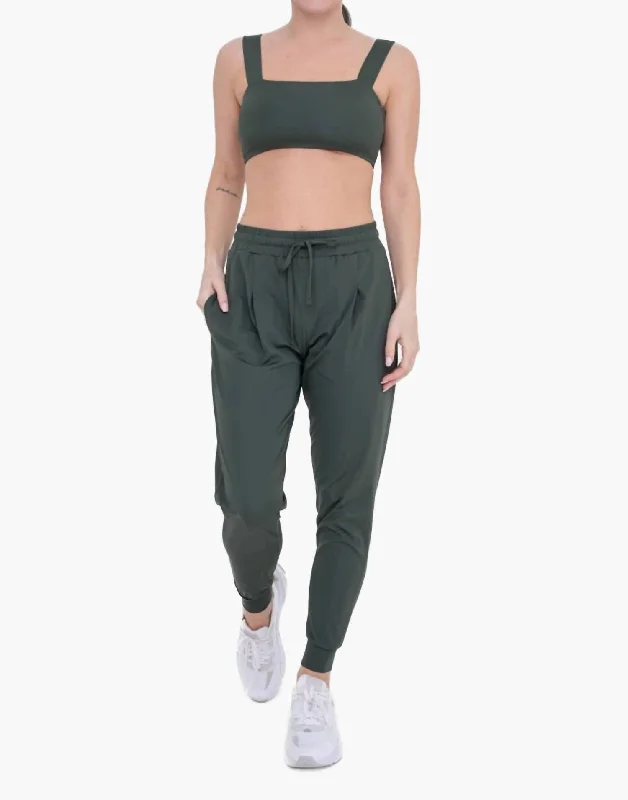 soul flow pants -Solid Pleated Front Joggers In Deep Forest